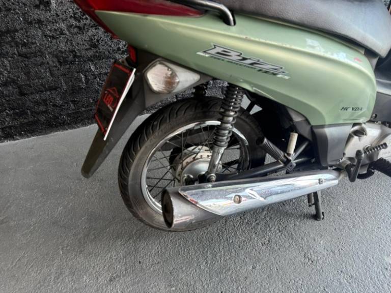 HONDA - BIZ 125 - 2011/2012 - Verde - R$ 8.900,00