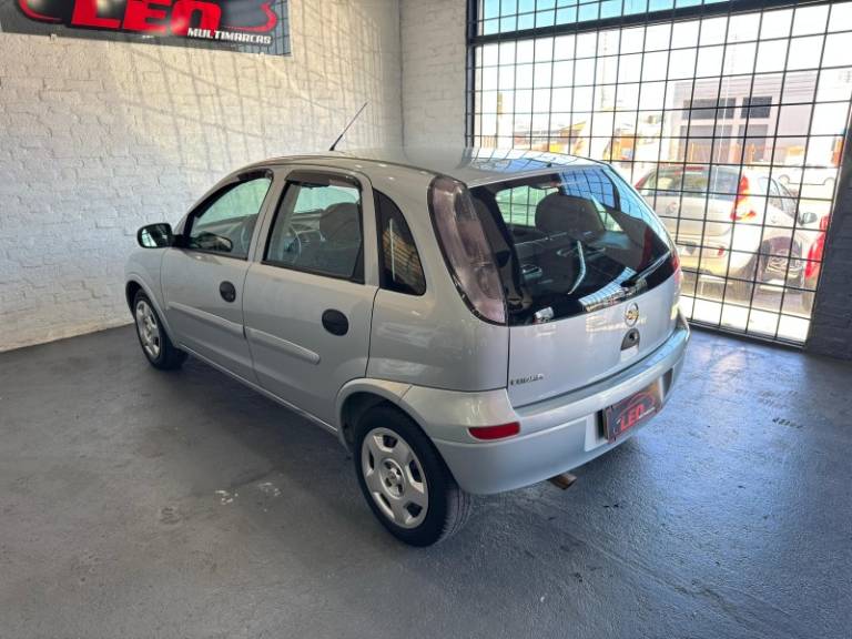 CHEVROLET - CORSA - 2011/2012 - Prata - R$ 30.900,00
