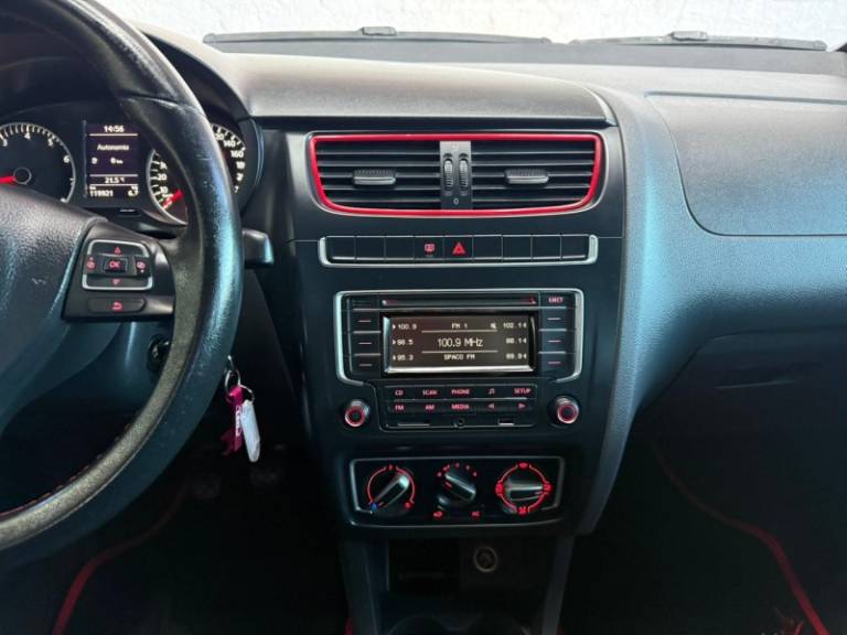 VOLKSWAGEN - FOX - 2013/2014 - Vermelha - R$ 47.900,00