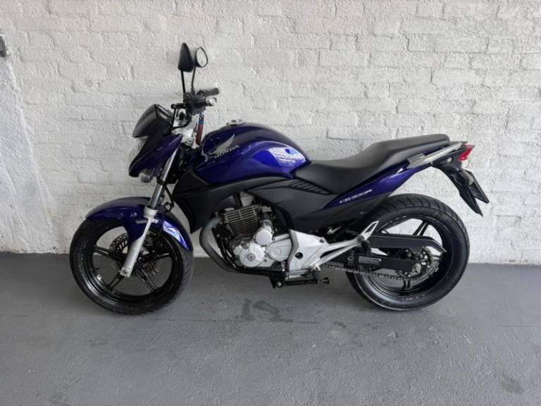 HONDA - CB 300R - 2011/2011 - Azul - R$ 12.500,00