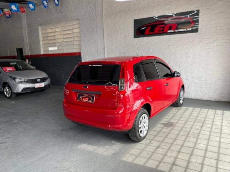 FORD - FIESTA - 2011/2012 - Vermelha - R$ 31.900,00