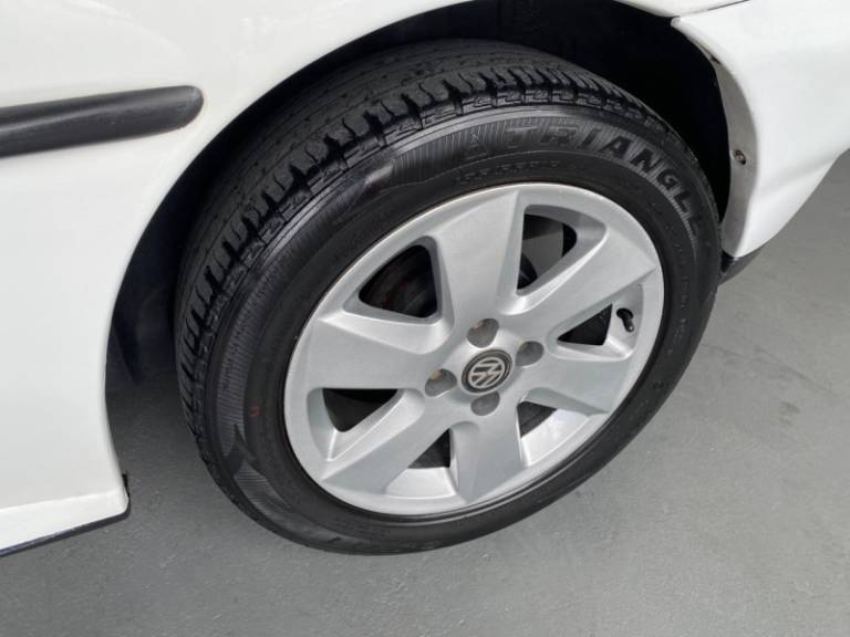 VOLKSWAGEN - GOL - 1995/1996 - Branca - R$ 18.900,00