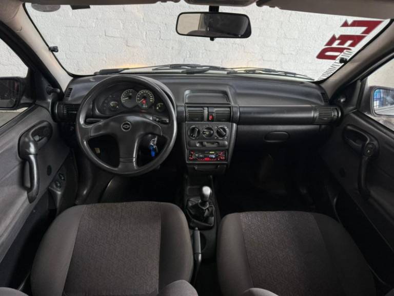 CHEVROLET - CORSA - 2005/2005 - Cinza - R$ 19.900,00