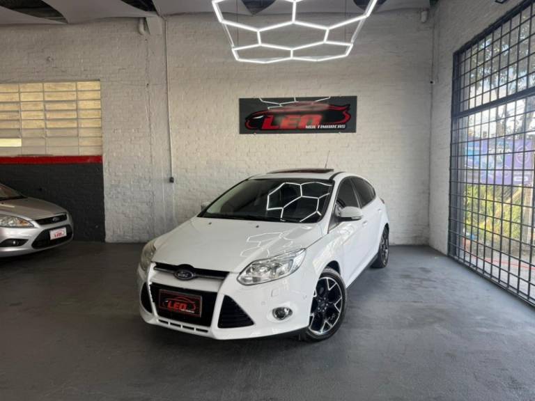 FORD - FOCUS - 2015/2015 - Branca - R$ 61.900,00
