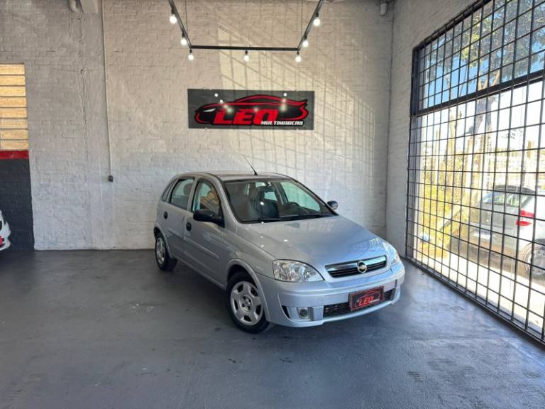 CHEVROLET - CORSA - 2011/2012 - Prata - R$ 30.900,00