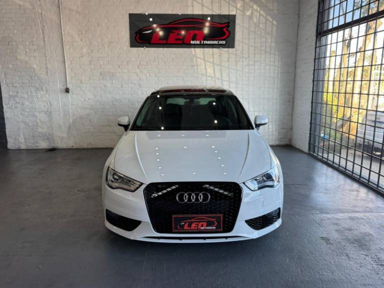 AUDI - A3 - 2014/2015 - Branca - R$ 89.900,00