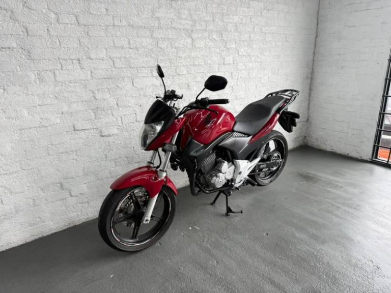 HONDA - CB 300R - 2009/2010 - Vermelha - R$ 12.900,00