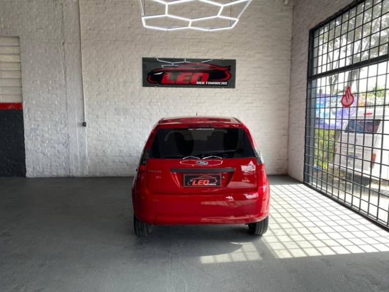 FORD - FIESTA - 2011/2012 - Vermelha - R$ 31.900,00