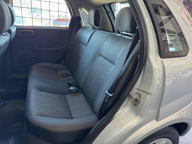 CHEVROLET - CORSA - 2011/2012 - Prata - R$ 30.900,00