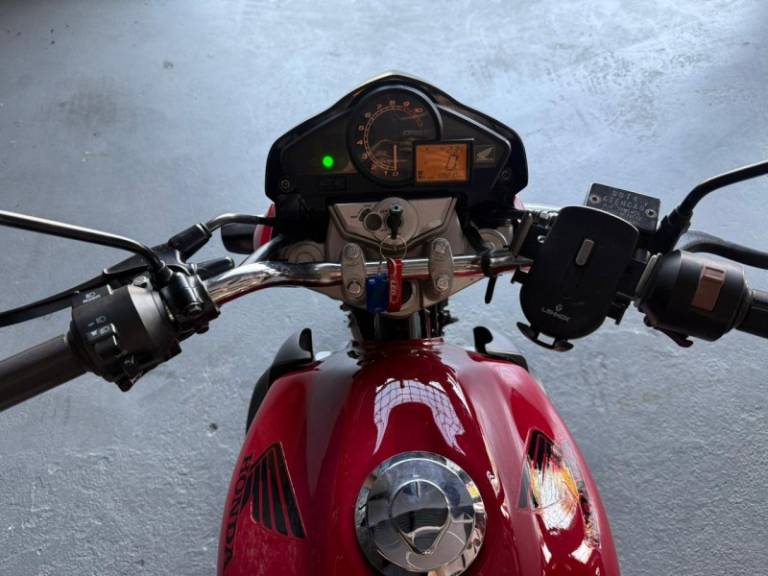HONDA - CB 300R - 2009/2010 - Vermelha - R$ 10.900,00