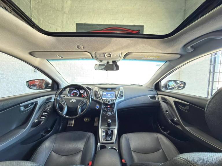 HYUNDAI - ELANTRA - 2013/2014 - Preta - R$ 68.900,00