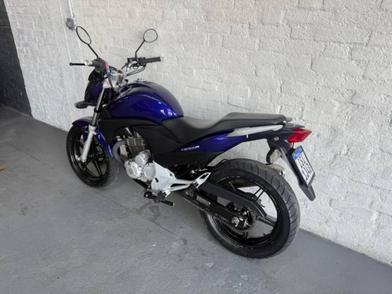 HONDA - CB 300R - 2011/2011 - Azul - R$ 12.500,00