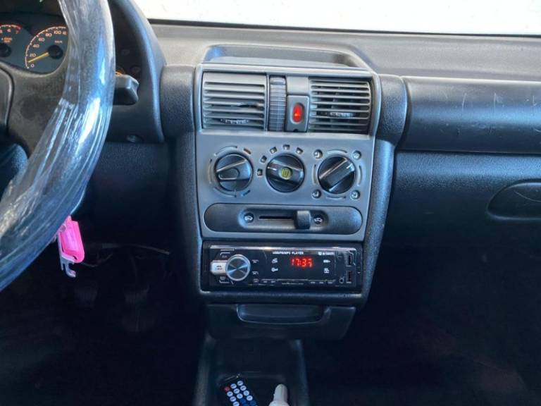 CHEVROLET - CORSA - 2004/2004 - Prata - R$ 19.900,00