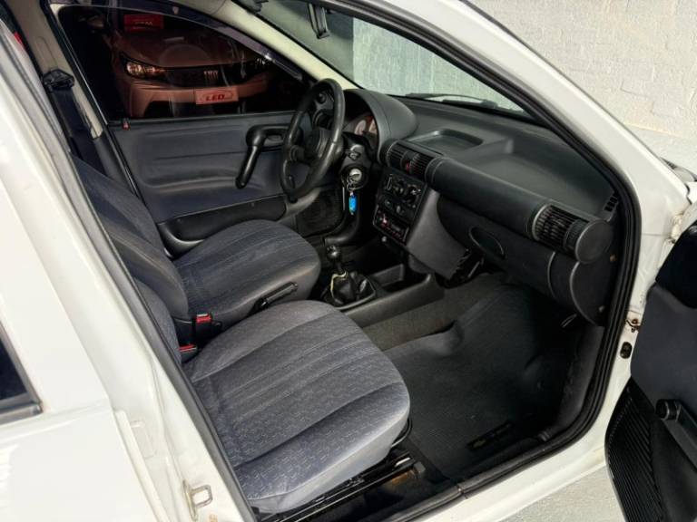 CHEVROLET - CORSA - 2000/2000 - Branca - R$ 14.900,00