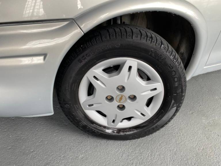 CHEVROLET - CORSA - 2004/2004 - Prata - R$ 19.900,00
