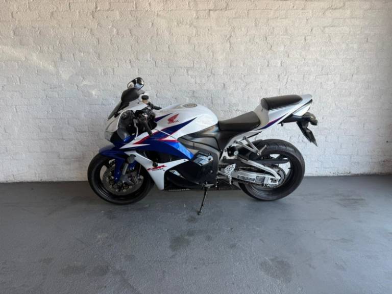 HONDA - CBR 600RR - 2011/2011 - Branca - R$ 44.900,00