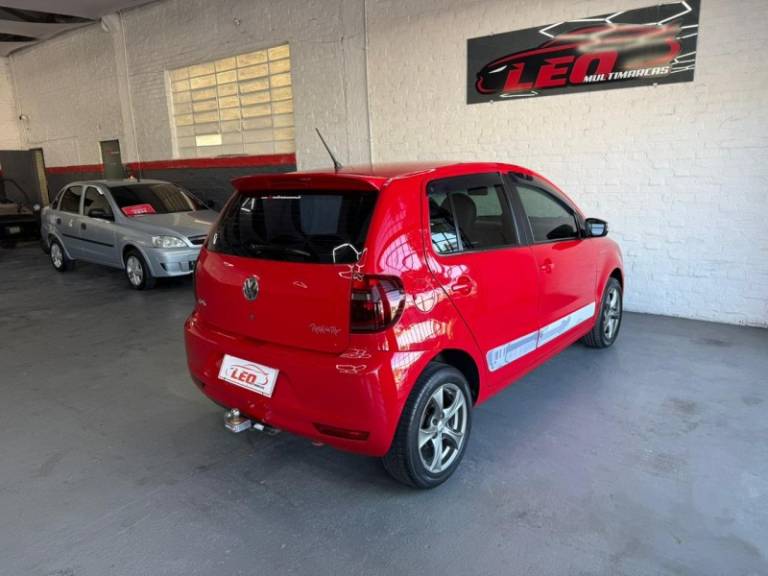 VOLKSWAGEN - FOX - 2013/2014 - Vermelha - R$ 45.900,00