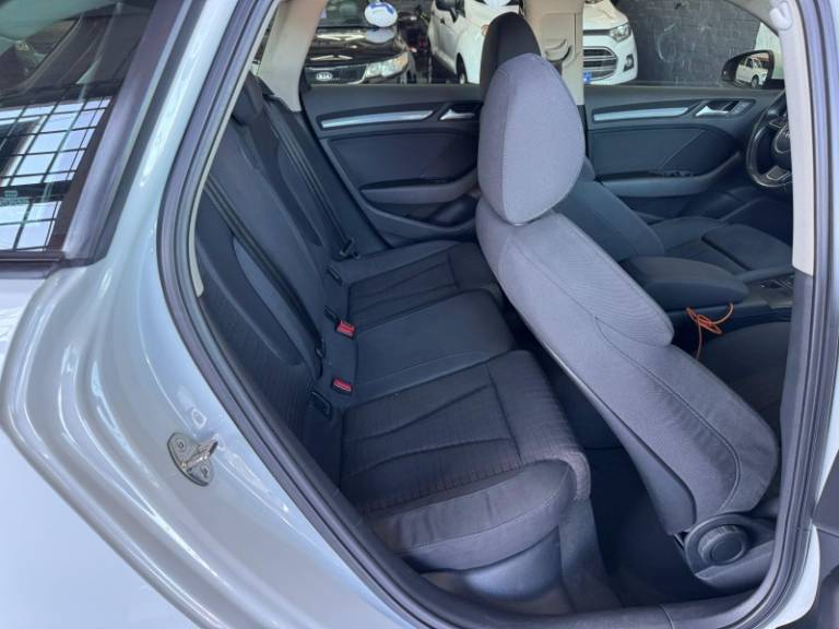 AUDI - A3 - 2014/2015 - Branca - R$ 89.900,00