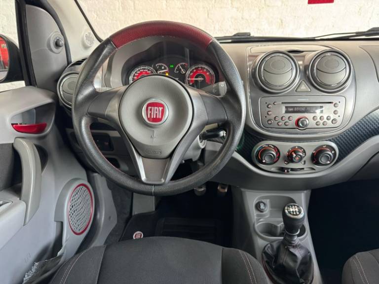 FIAT - PALIO - 2012/2013 - Preta - R$ 47.900,00