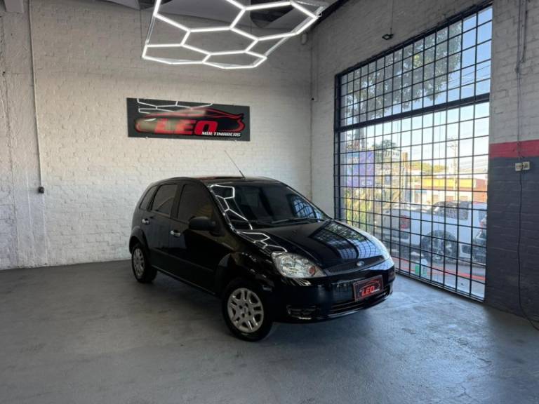 FORD - FIESTA - 2006/2006 - Preta - R$ 19.900,00