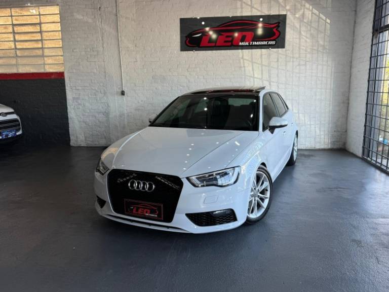 AUDI - A3 - 2014/2015 - Branca - R$ 89.900,00