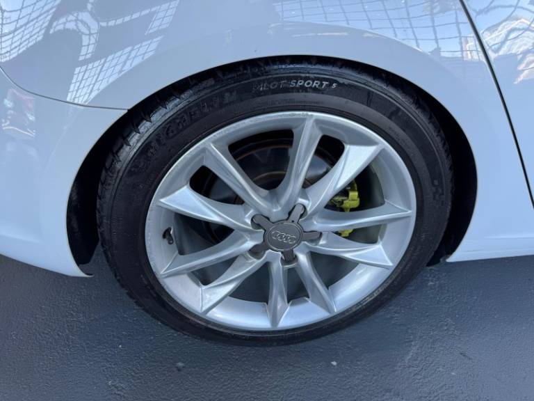 AUDI - A3 - 2014/2015 - Branca - R$ 89.900,00
