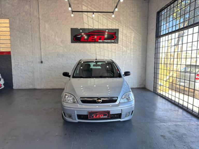 CHEVROLET - CORSA - 2011/2012 - Prata - R$ 30.900,00