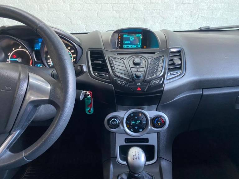 FORD - FIESTA - 2014/2014 - Preta - R$ 43.900,00