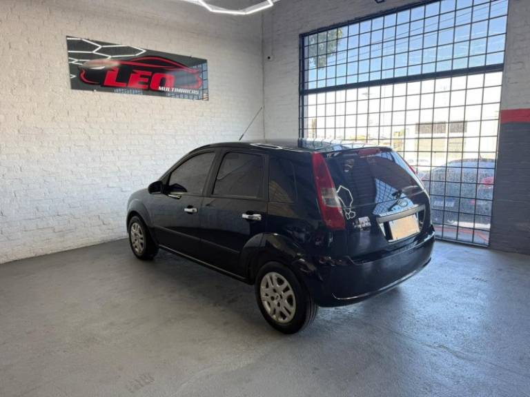 FORD - FIESTA - 2006/2006 - Preta - R$ 19.900,00