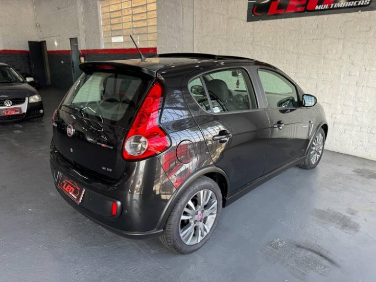 FIAT - PALIO - 2012/2013 - Preta - R$ 47.900,00