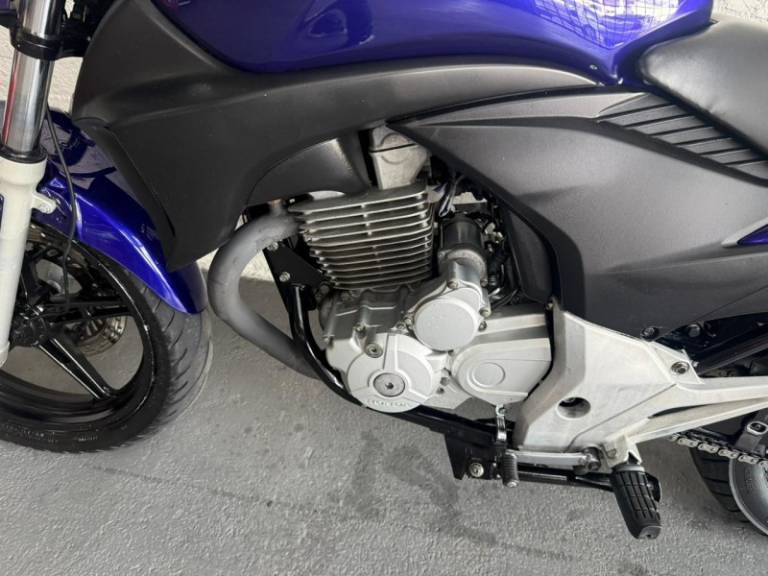 HONDA - CB 300R - 2011/2011 - Azul - R$ 12.500,00