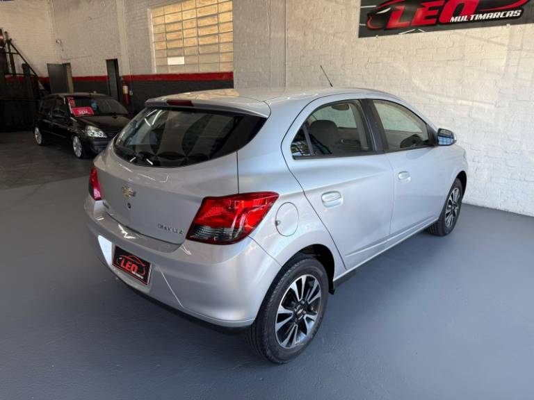 CHEVROLET - ONIX - 2013/2013 - Prata - R$ 48.900,00