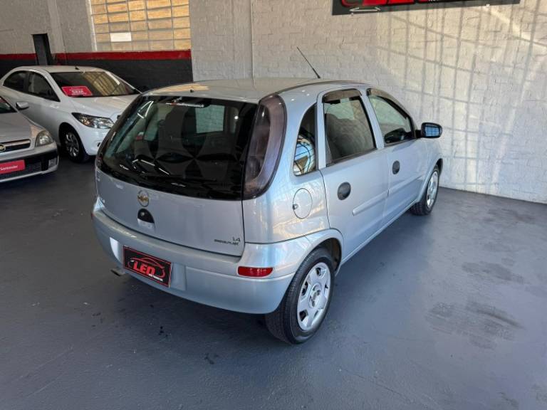 CHEVROLET - CORSA - 2011/2012 - Prata - R$ 30.900,00