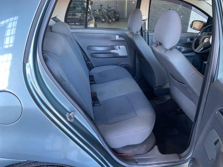 VOLKSWAGEN - FOX - 2010/2010 - Cinza - R$ 28.900,00