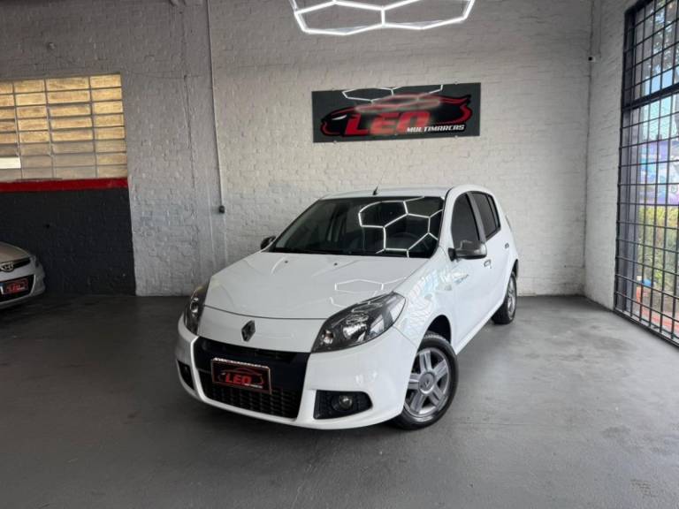 RENAULT - SANDERO - 2014/2014 - Branca - R$ 32.900,00