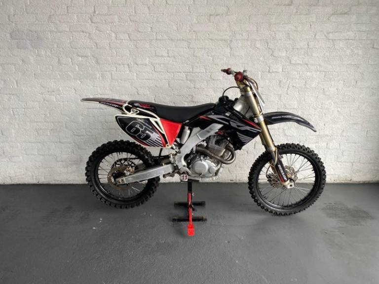 HONDA - CRF 230F - 2010/2010 - Preta - R$ 16.500,00
