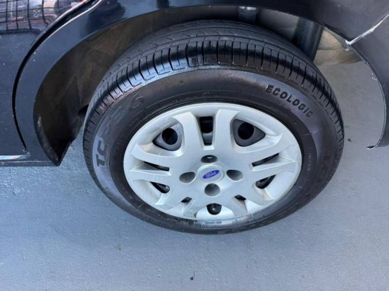 FORD - FIESTA - 2006/2006 - Preta - R$ 19.900,00