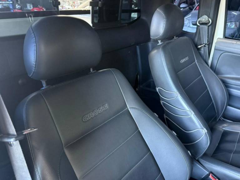 VOLKSWAGEN - SAVEIRO - 2014/2014 - Branca - R$ 69.900,00