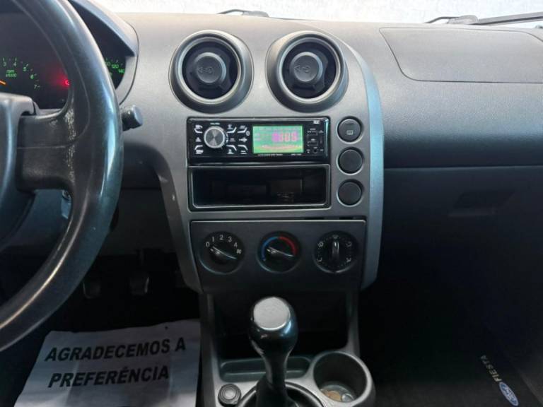 FORD - FIESTA - 2006/2006 - Preta - R$ 19.900,00