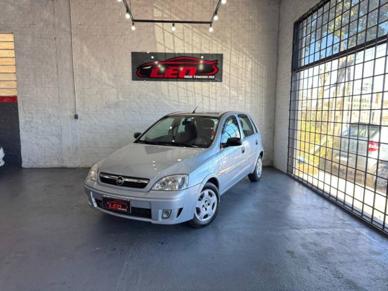 CHEVROLET - CORSA - 2011/2012 - Prata - R$ 30.900,00