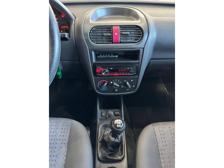 CHEVROLET - CORSA - 2011/2012 - Prata - R$ 30.900,00
