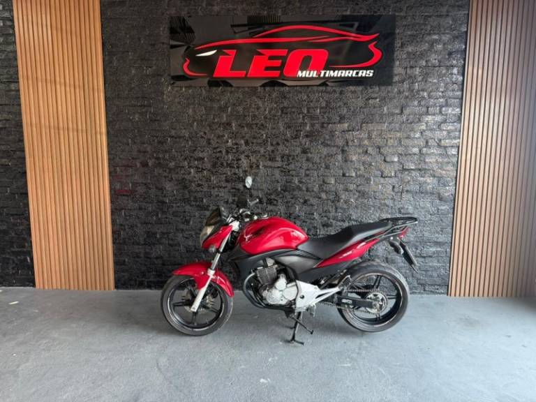 HONDA - CB 300R - 2009/2010 - Vermelha - R$ 10.900,00