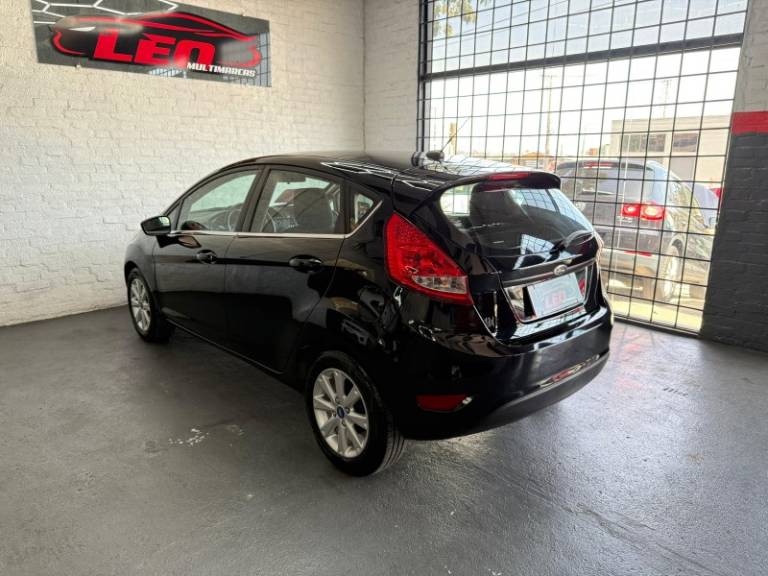 FORD - FIESTA - 2011/2012 - Preta - R$ 40.900,00