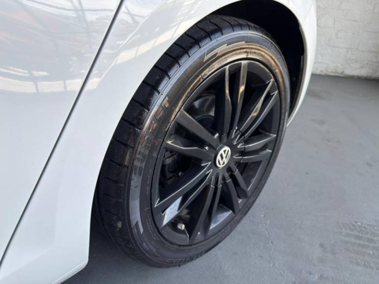 VOLKSWAGEN - GOLF - 2014/2014 - Branca - R$ 82.900,00