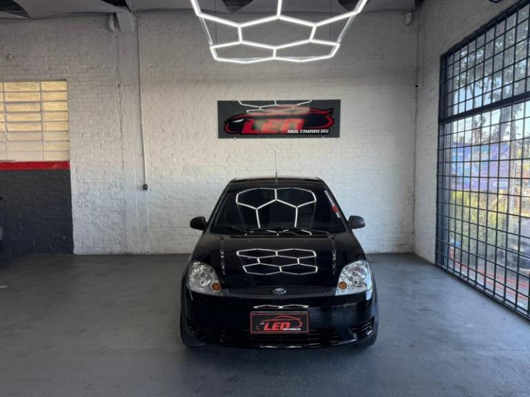 FORD - FIESTA - 2006/2006 - Preta - R$ 19.900,00