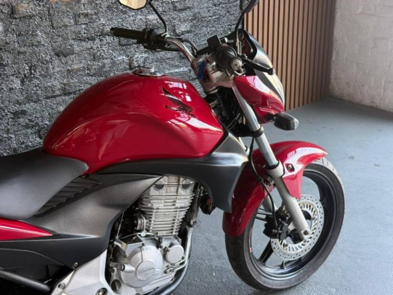 HONDA - CB 300R - 2009/2010 - Vermelha - R$ 10.900,00