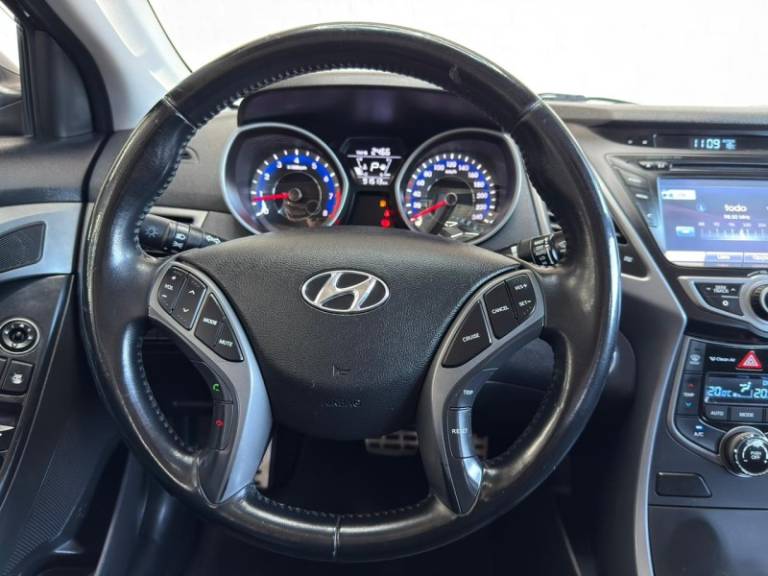 HYUNDAI - ELANTRA - 2013/2014 - Preta - R$ 68.900,00