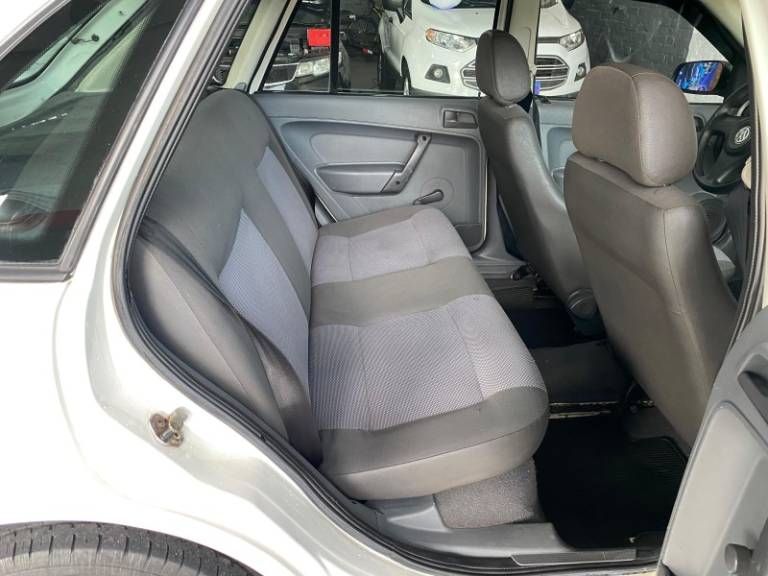 VOLKSWAGEN - GOL - 2005/2006 - Branca - R$ 14.900,00