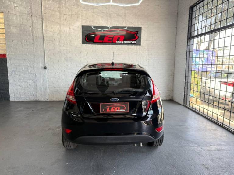 FORD - FIESTA - 2011/2012 - Preta - R$ 40.900,00