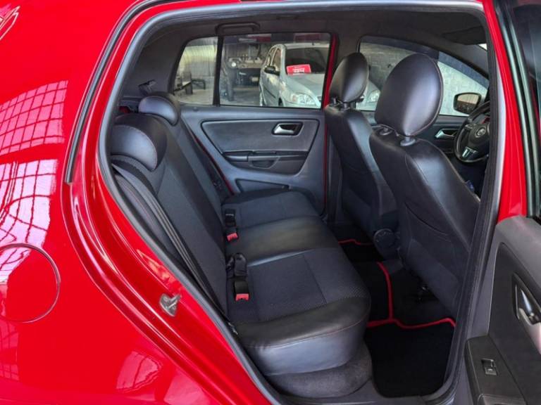 VOLKSWAGEN - FOX - 2013/2014 - Vermelha - R$ 45.900,00